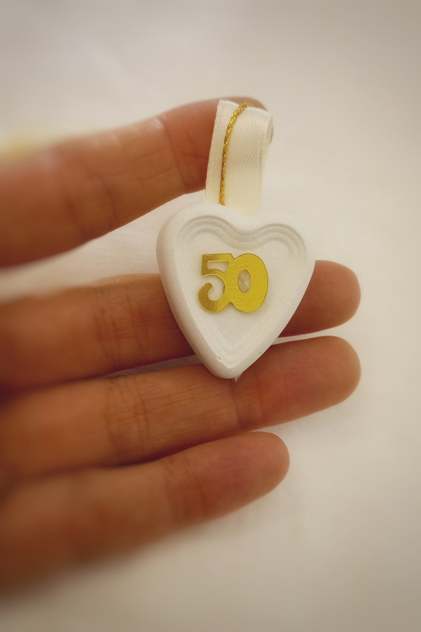 cuore segnaposto con n 50 dorato