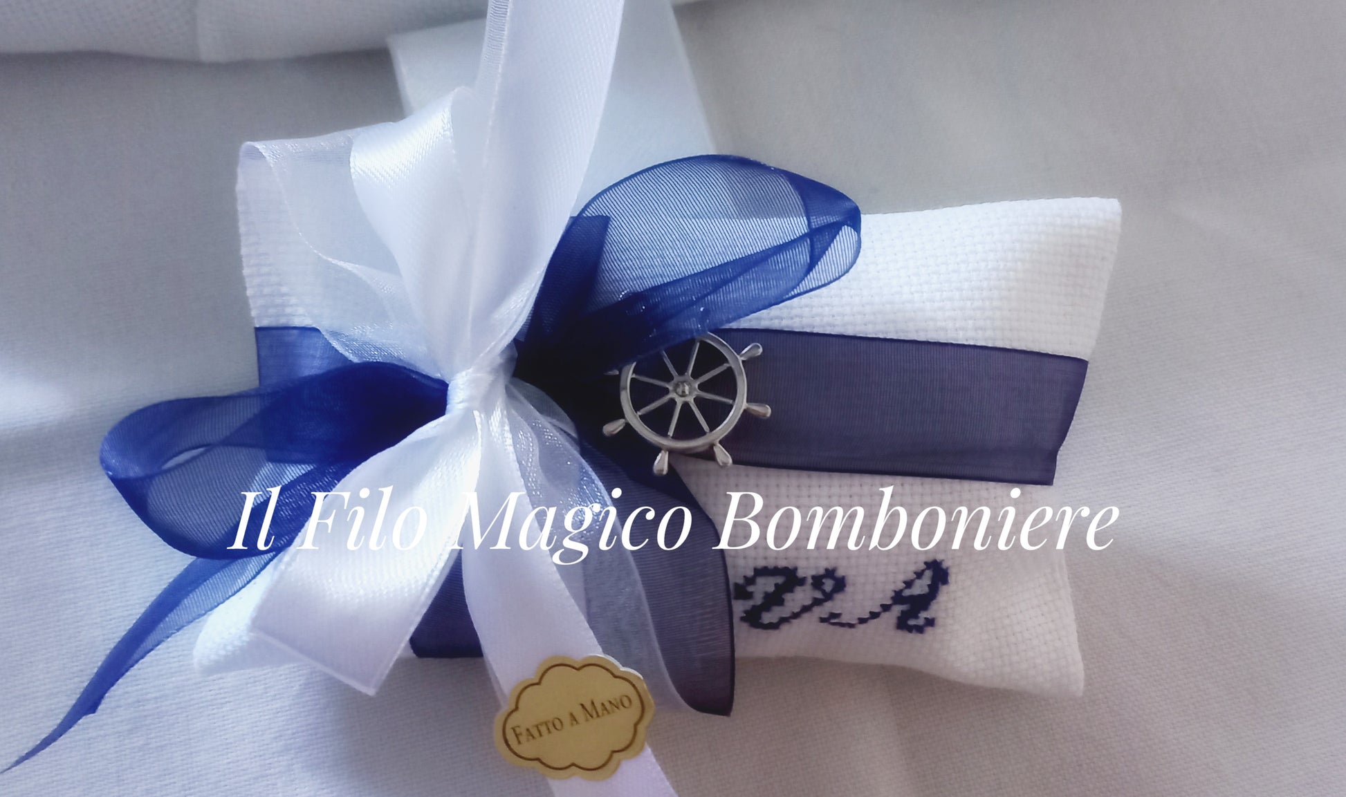 Elegante bomboniera marina con cinque confetti e bigliettino personalizzato

