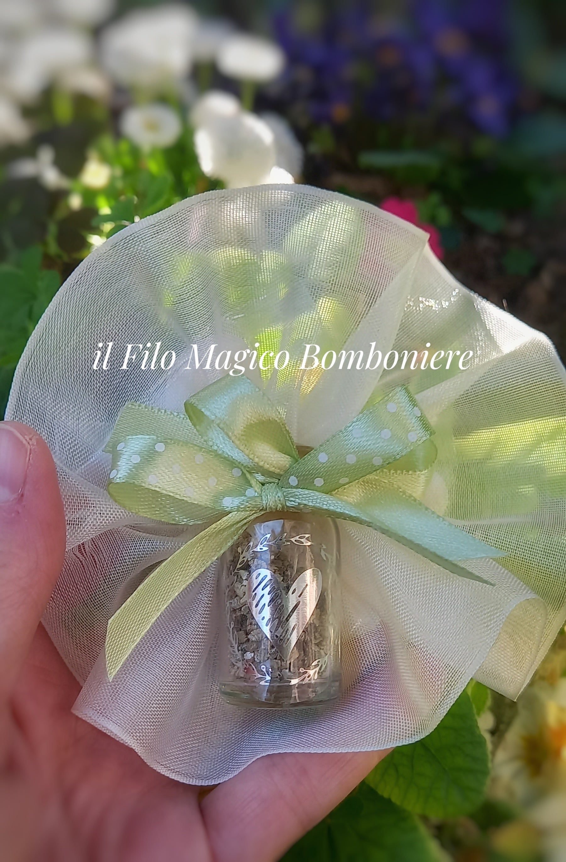 Bomboniera elegante con tulle e boccetta di vetro da 5 cm