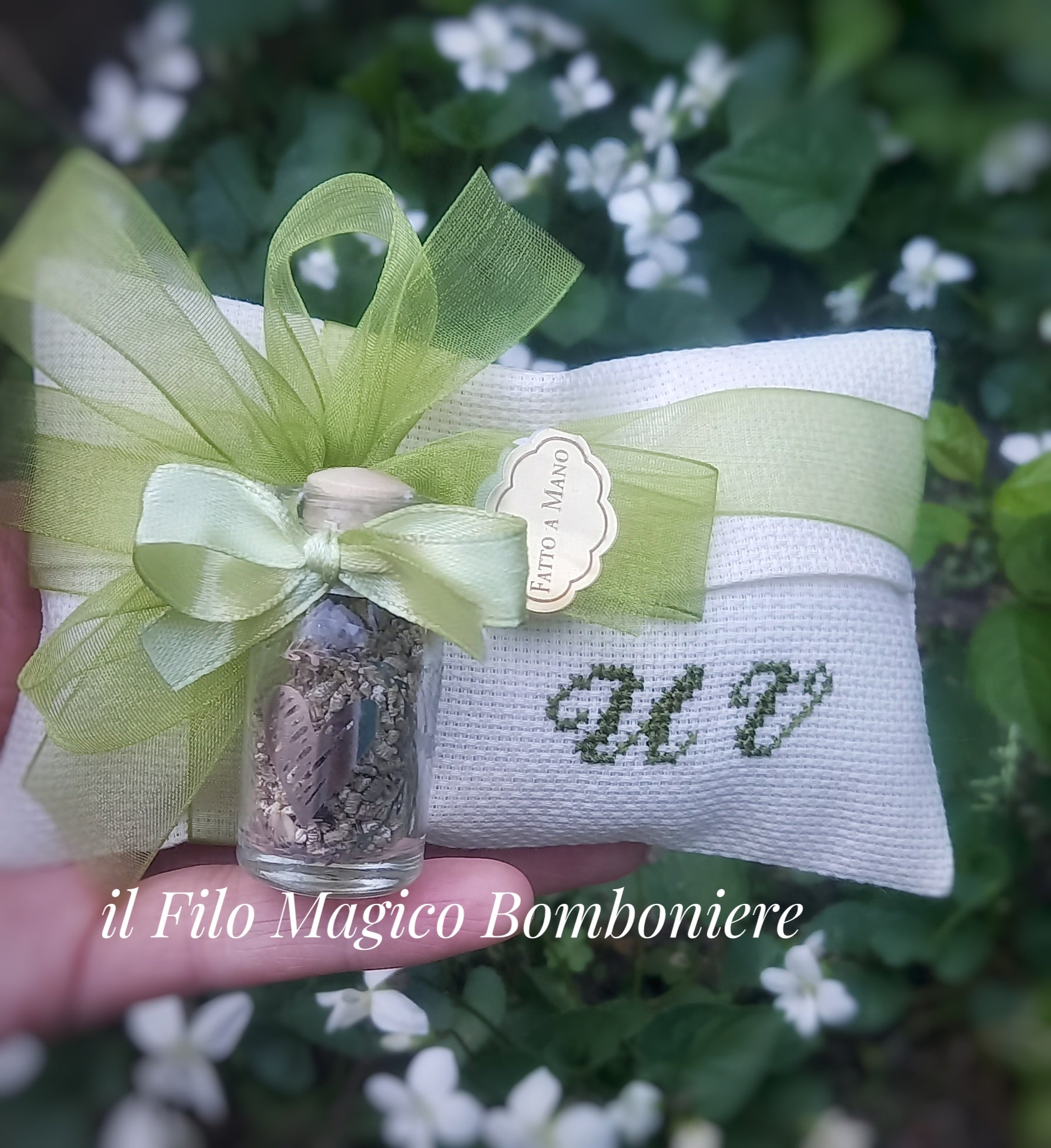 Bomboniera personalizzata matrimonio con ricamo e nastro verde