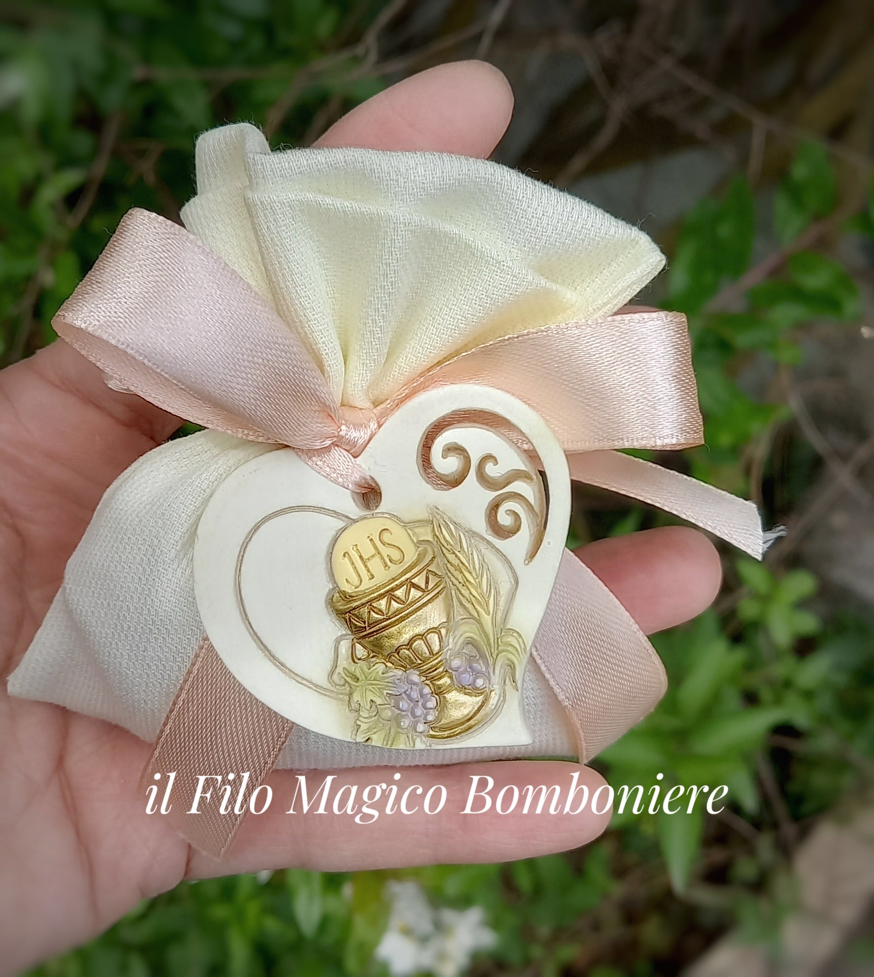 Bomboniera semplice ed elegante con 3 confetti e icona religiosa