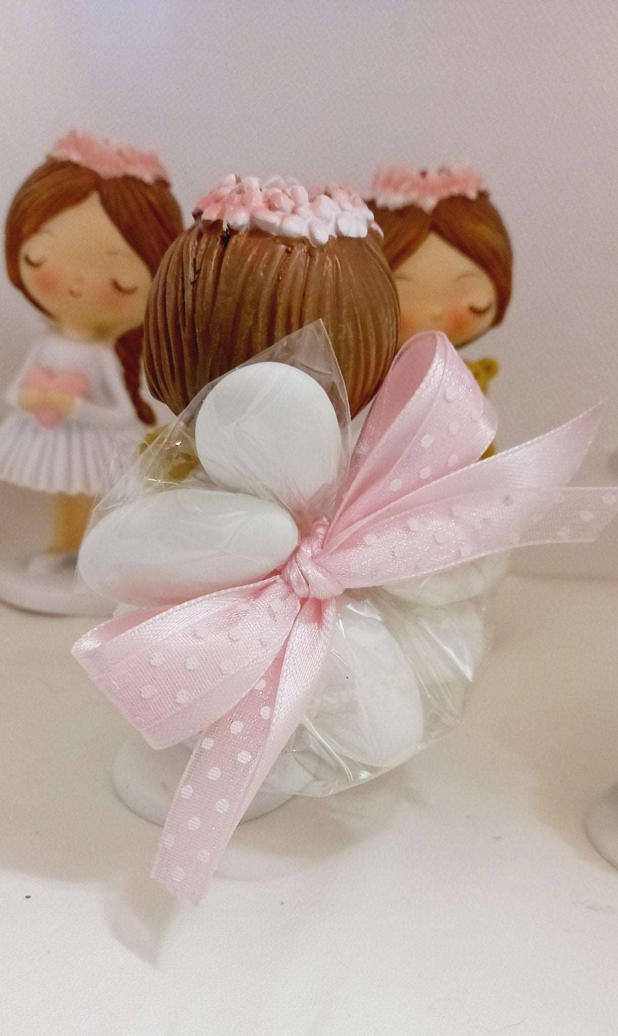 statuette ballerine con orsetto o cuore e 5 confetti al cioccolato ideali come bomboniere per prima comunione o cresima bimba